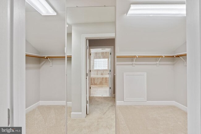 Building Photo - 15436 Symondsbury Way