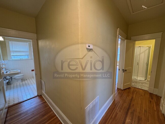 Building Photo - MALLORY 255