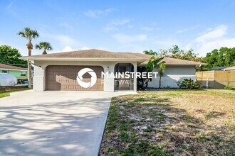Building Photo - 2 Bedroom Pet-Friendly Home in Venice, FL with Main Street Renewal