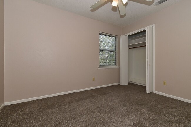 Building Photo - 1208 Yellowstone St