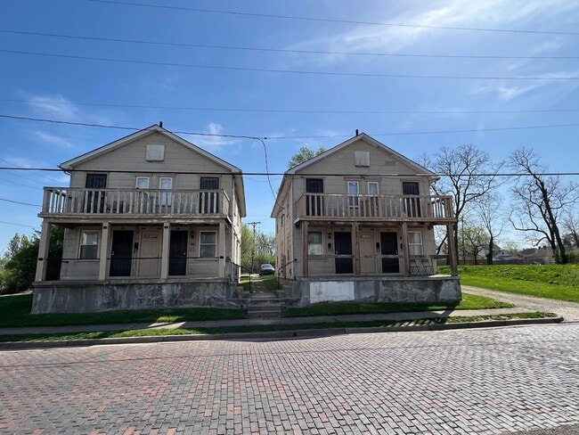 Primary Photo - 204 N Irwin St