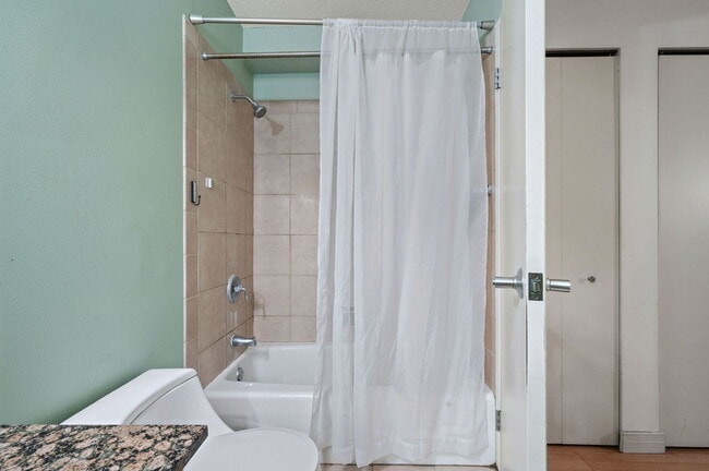 Building Photo - 512 N McClurg Ct