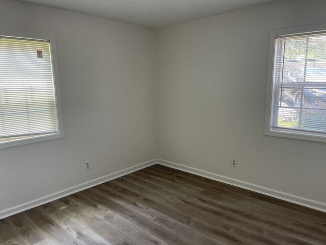 Building Photo - Modern 2-Bed, 1-Bath Oasis with Central Ai...