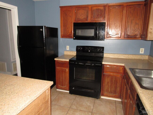 Building Photo - 7804 Oak Forest Dr