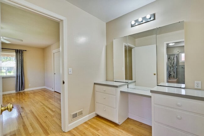 Building Photo - Midcentury Willow Glen Charmer ~ Close to ...