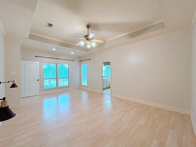 Building Photo - 3919 Meadow Ridge Dr