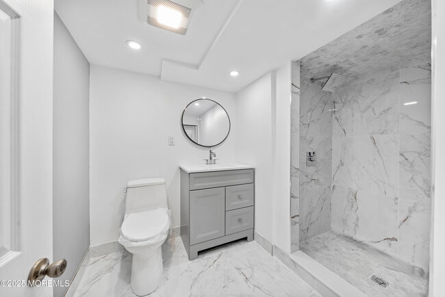 Building Photo - 146 Bath Ave