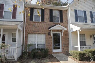 Building Photo - Cozzy townhome ready for you!