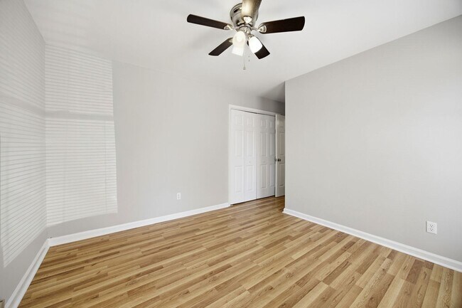 Building Photo - Beautiful Durham 3 Bed Condo | Minutes from RTP & Southpoint