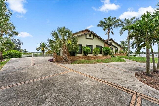 Building Photo - 1589 Mary Ln