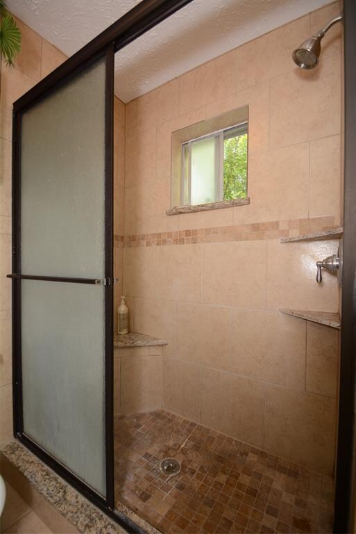 Building Photo - 22226 Meadowhill Dr