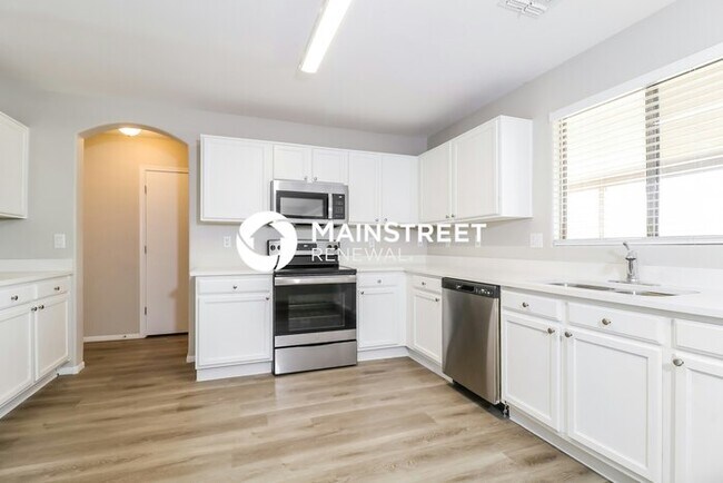 Building Photo - 3 Bedroom Pet-Friendly Home in Phoenix, AZ with Main Street Renewal
