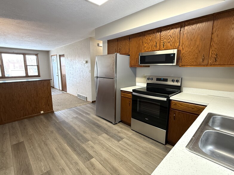 Building Photo - 1814 Spruce Dr