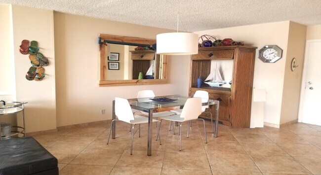 Building Photo - 305 N Pompano Beach Blvd