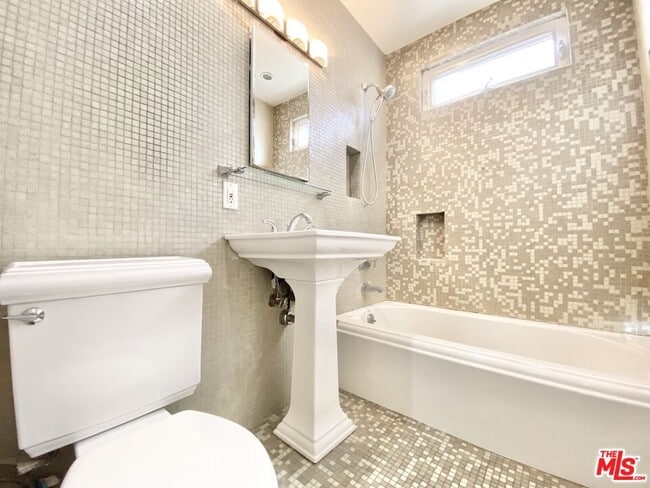 Building Photo - 2822 11th St