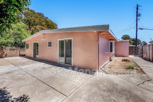 Building Photo - 1588 Ridgecrest Rd