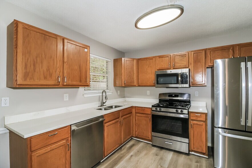 Building Photo - 2915 Russ Ln