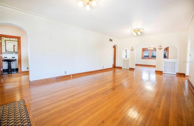 Building Photo - 955-955 39th Ave N