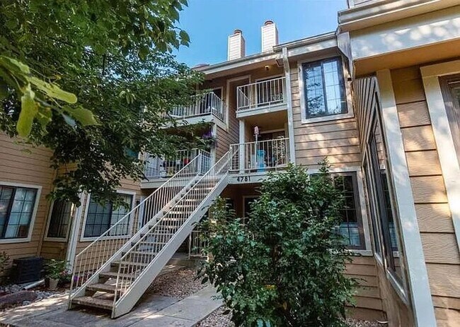 Building Photo - Updated Top-Floor Condo in Boulder’s Powde...