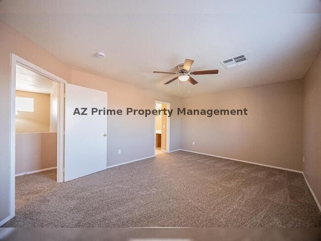 Building Photo - 670 E Mariposa Pl