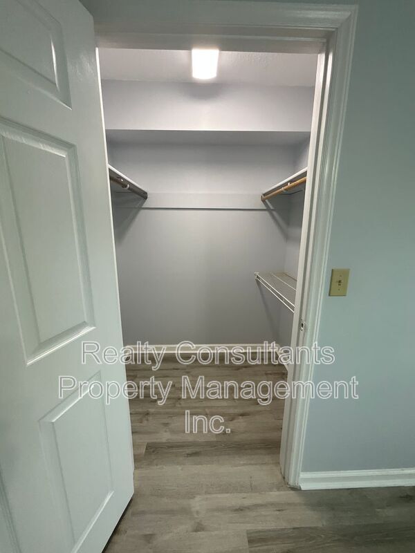 Building Photo - 7117 W Friendly Ave