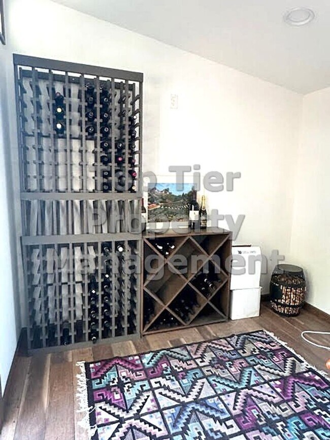 Building Photo - 3 Bed/ 2 Bath Spacious Family Home with Su...