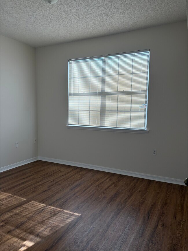 Building Photo - Palm Villa Condominium