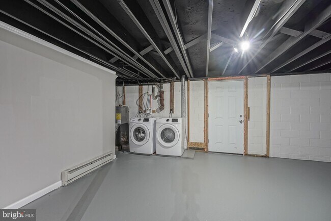 Building Photo - 123 Thies Rd