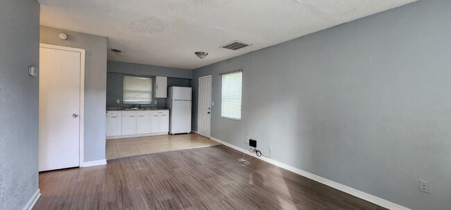 Building Photo - 1714 E Idell St