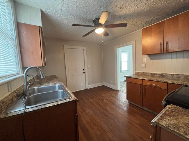 Building Photo - 218 Lechner Ave