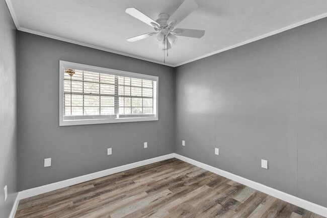 Building Photo - 815 Sherwood Dr