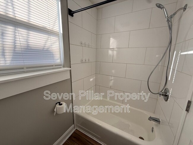 Building Photo - 1046 Republic Ave