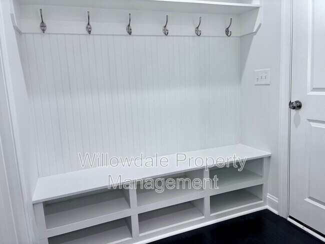 Building Photo - 1056 Midvale Ave