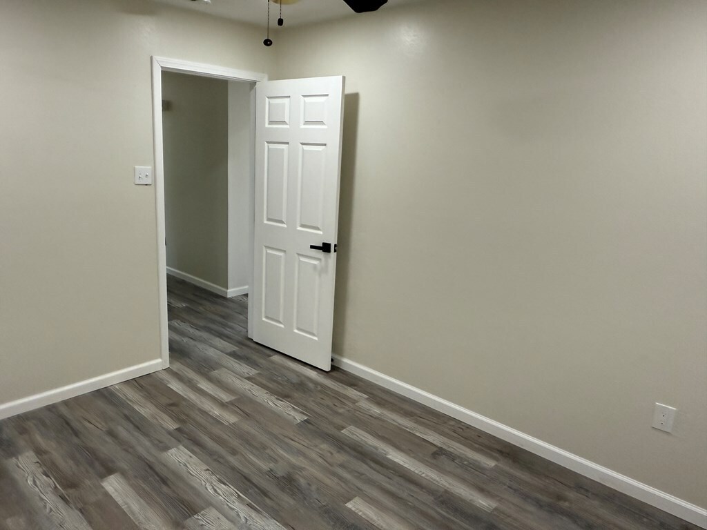 Building Photo - 3821 E Everglade Ave