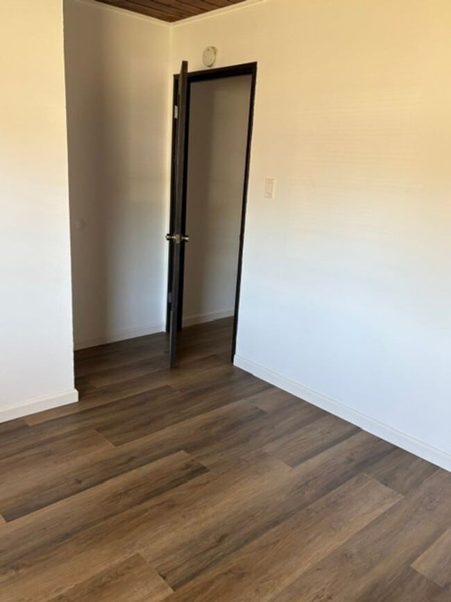 Building Photo - Available 3bd 1 bath