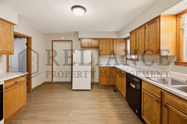 Building Photo - 1028 W Munnell Ave