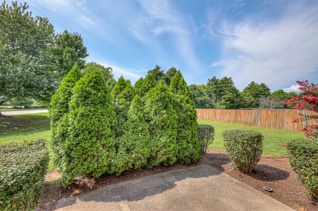 Building Photo - 2609 Westhaven Dr