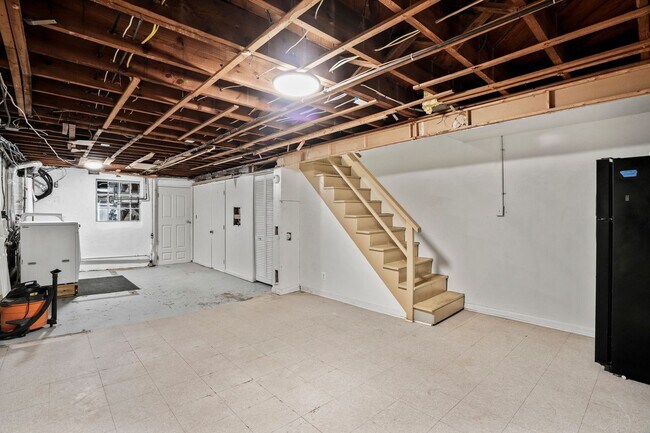 Building Photo - Brentwood Beauty