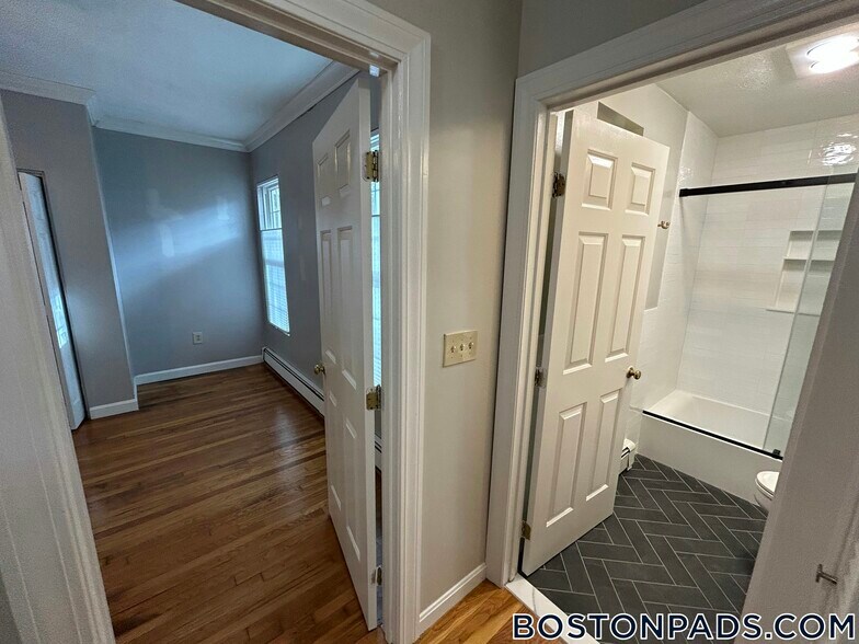 Building Photo - 120 Highland St