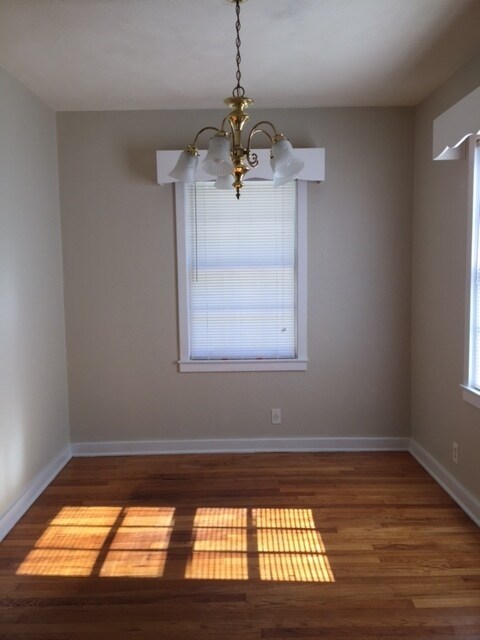 Building Photo - Midtown 2/1 Garage