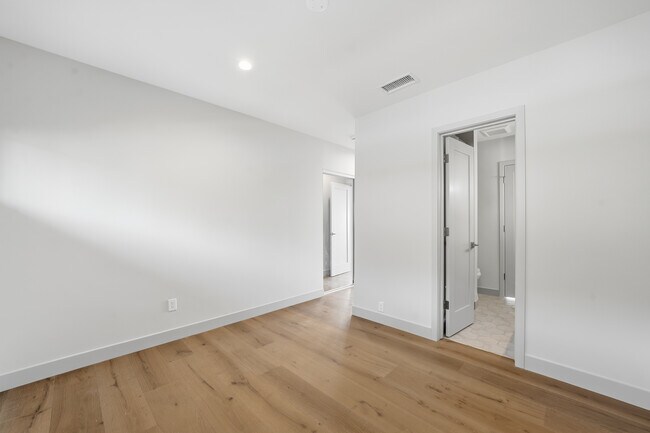 Building Photo - 5527 Burning Tree Dr