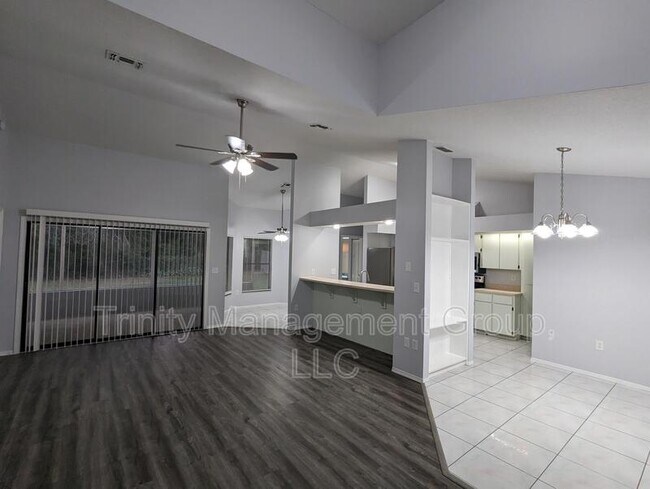 Building Photo - 10348 Belltower St