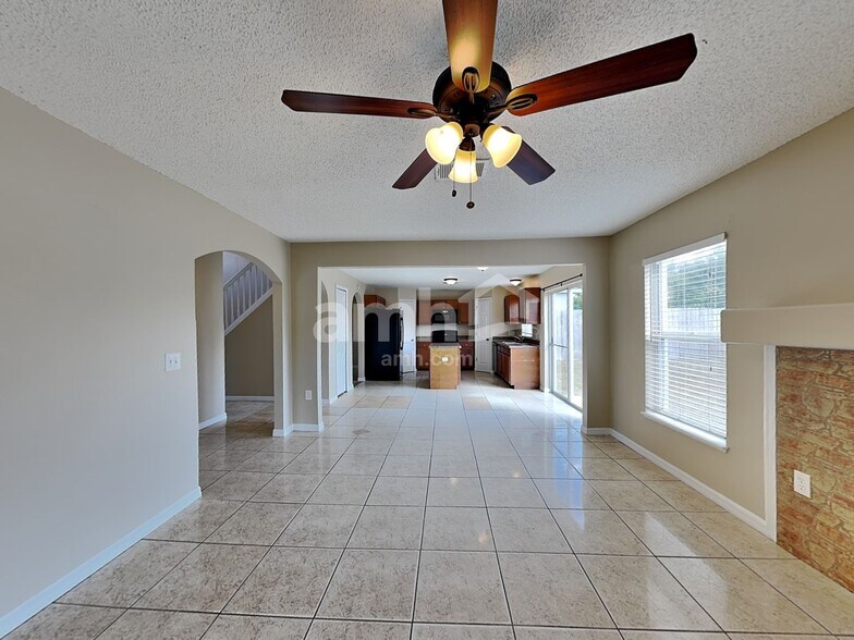 Building Photo - 16000 Wilkinson Dr