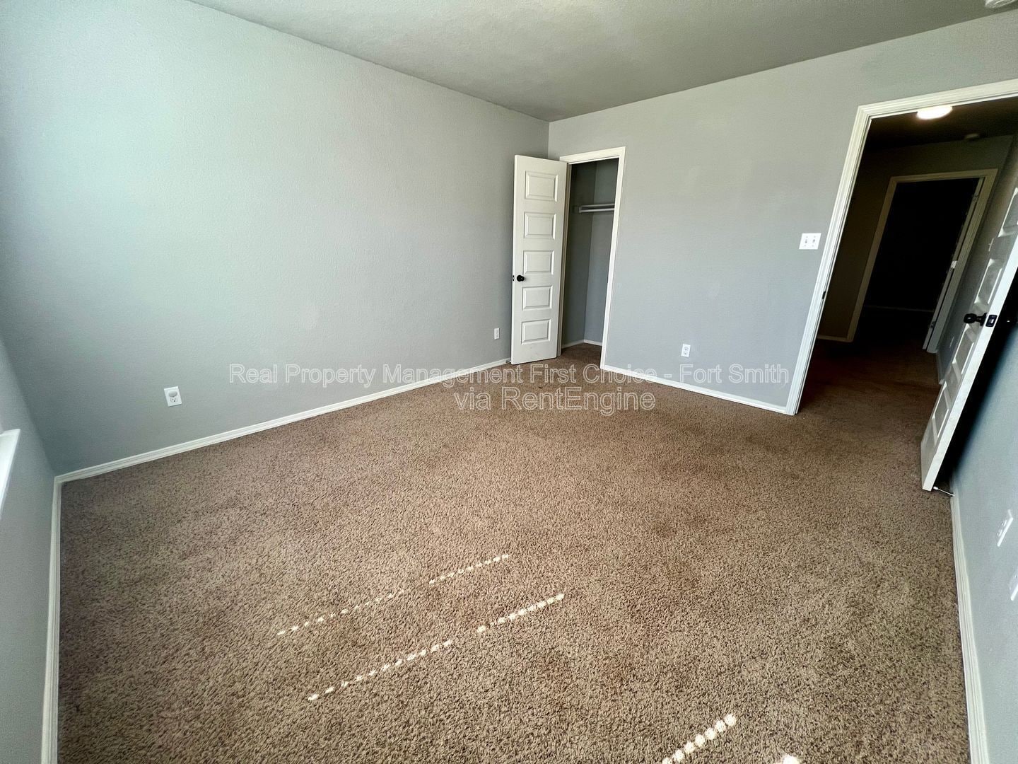 Building Photo - 423 Ridge Point Dr