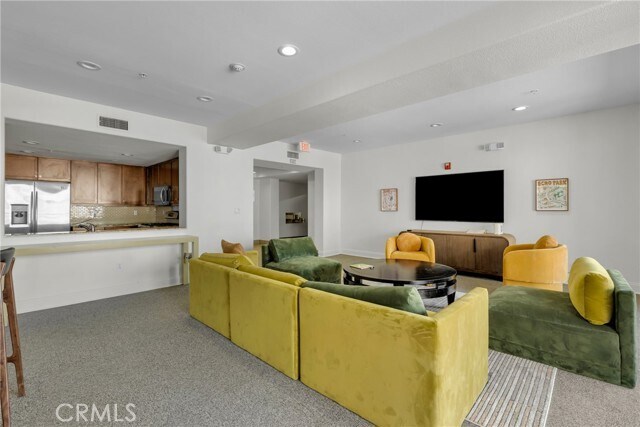 Building Photo - 360 W Ave 26