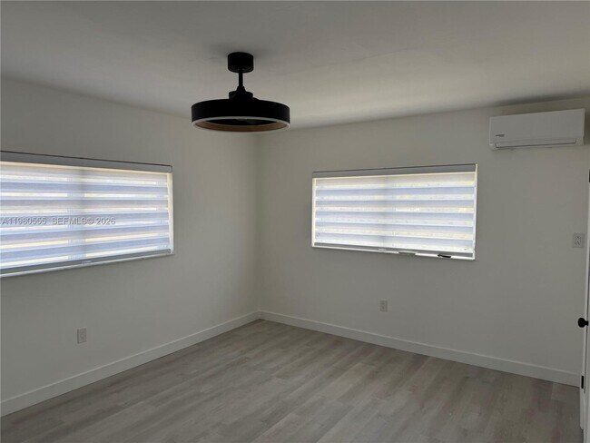 Building Photo - 3230 SW 98th Ave