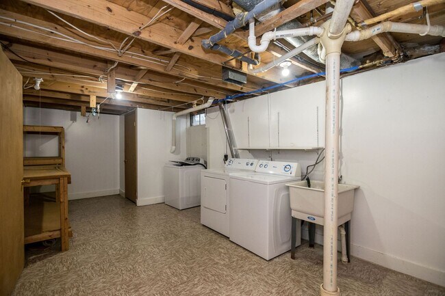 Building Photo - 2630 Glenbrook Ct