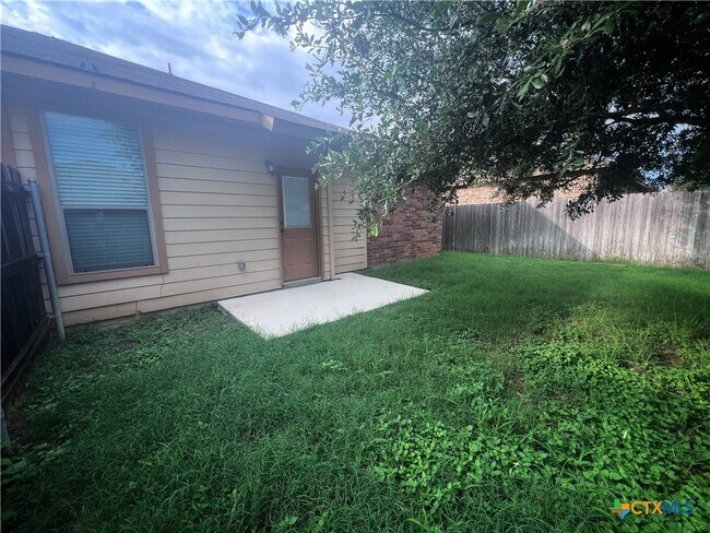 Building Photo - 569 Creekside Cir