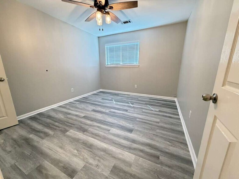 Building Photo - 6427 Waldron Dr