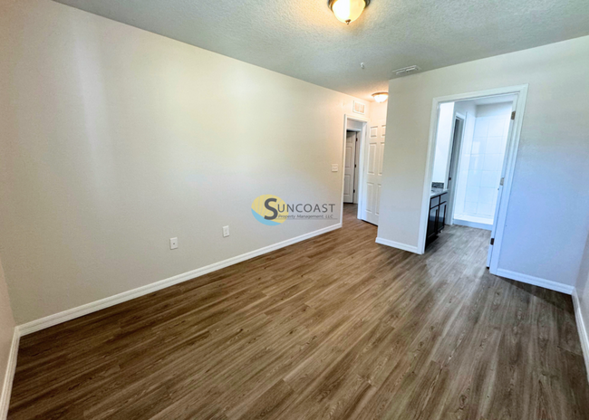 Building Photo - 6450 Sweetbay Ln
